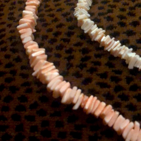Coral Shell Necklace and Bracelet (set) - Picture 3 of 4
